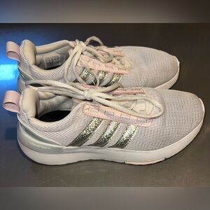 Adidas Girls Cloudfoam Sneakers Size 4